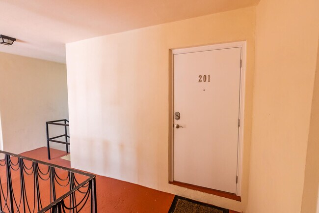 Building Photo - 2591 NE 55th Ct