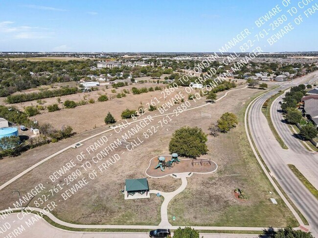 Building Photo - 2021 Haylee Dr