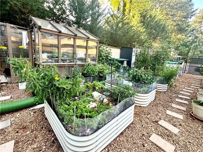 Building Photo - 3232 Brookview Rd