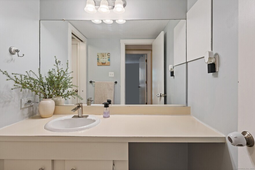 Building Photo - 59 Brookwood Dr