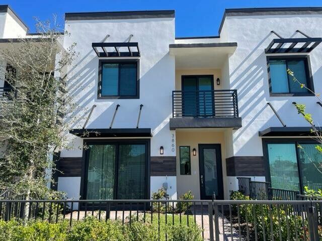 Building Photo - 3860 Lambert Ave