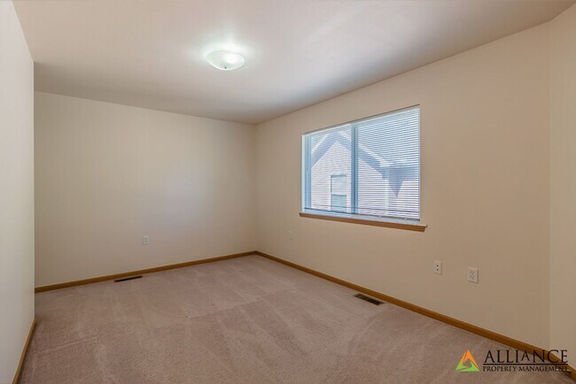 Building Photo - Vattier St. 928-30