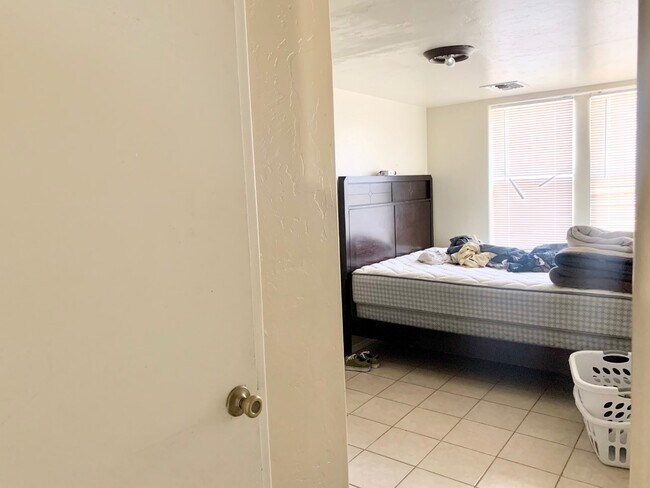 Building Photo - 725 East 5th Street