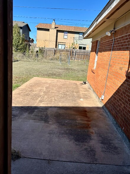 Building Photo - 4031 NW Lindy Ave