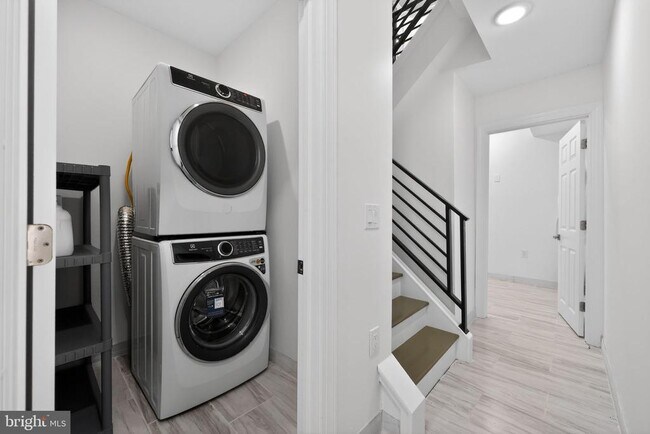 Building Photo - 2542 Arcadia St