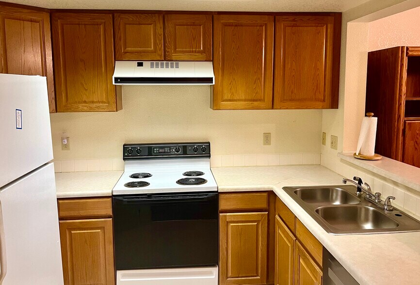 Building Photo - 31819 Rocky Village Dr