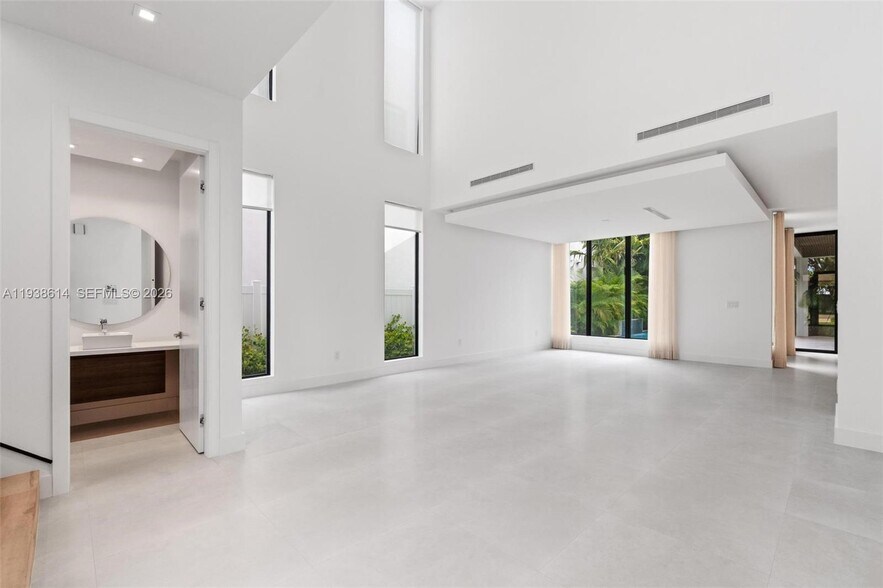 Building Photo - 10536 NW 67th Ter