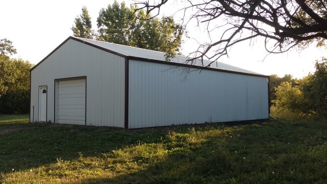 Building Photo - 410 19th Ave N
