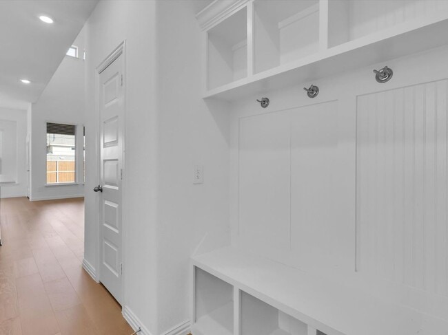 Building Photo - 1303 Wheelwright Dr