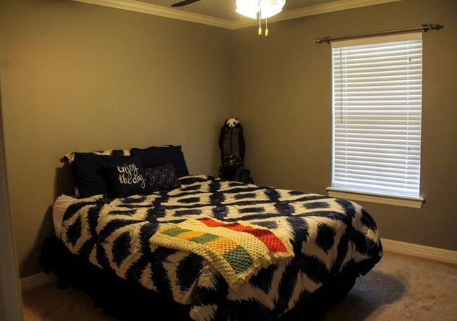 Building Photo - SAVANNAH PLACE!
