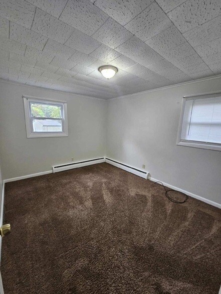 Building Photo - 3 Colonial Ave