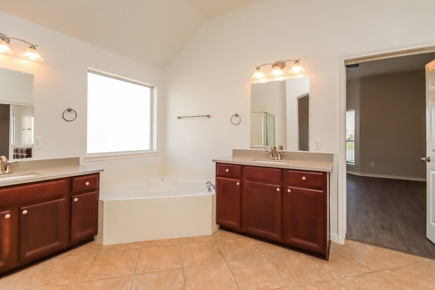 Building Photo - 22 Atascadero Dr