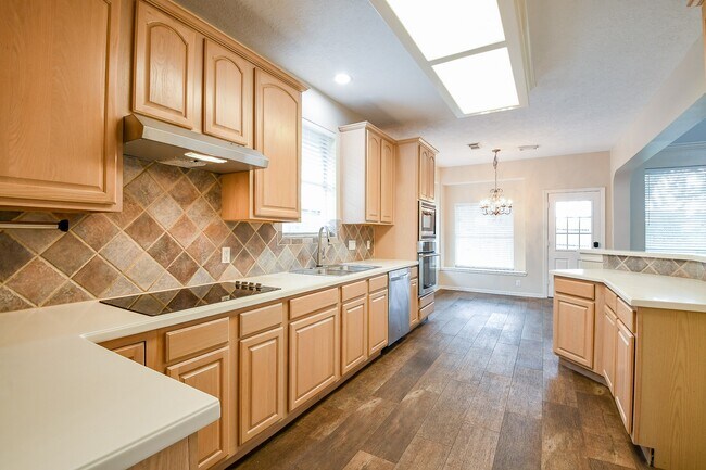 Building Photo - 241 Blue Hill Dr