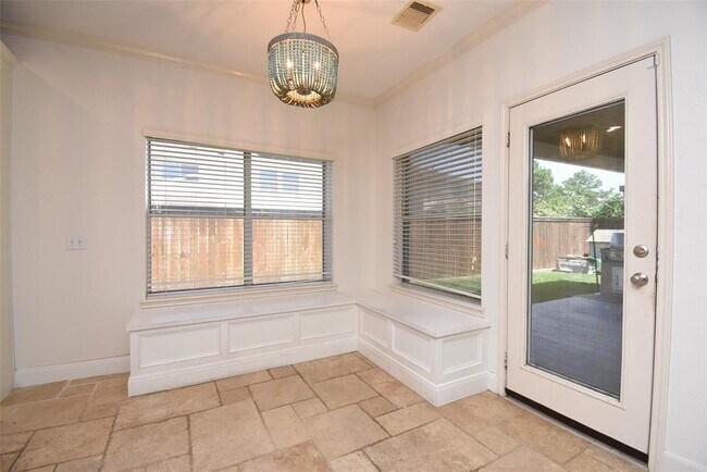 Building Photo - 16915 Locust Springs Dr