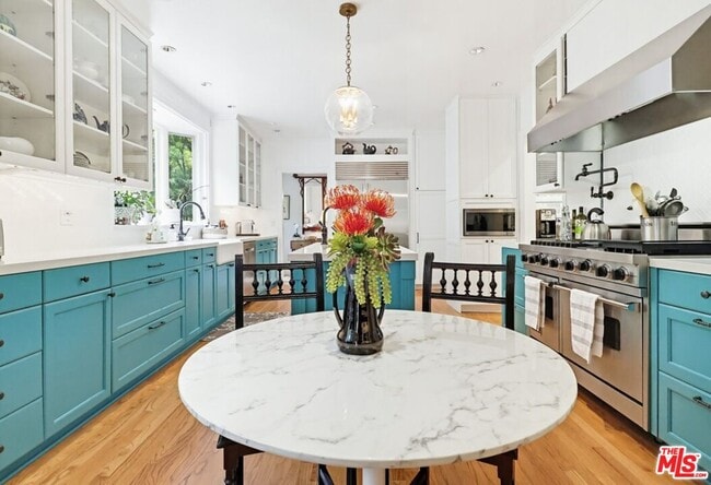 Building Photo - 516 S Rimpau Blvd