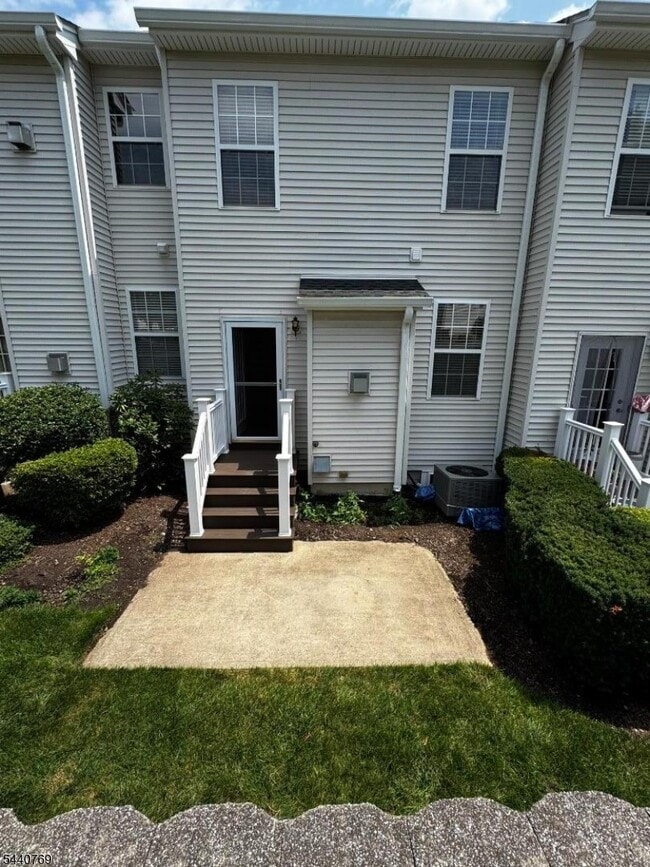 Building Photo - 533 Coventry Dr