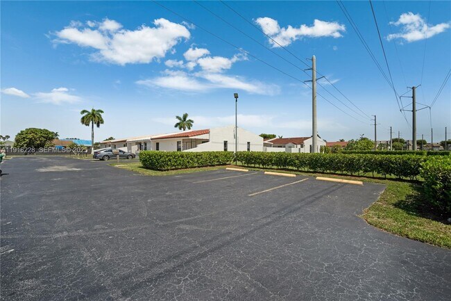 Building Photo - 9451 SW 6th Ln