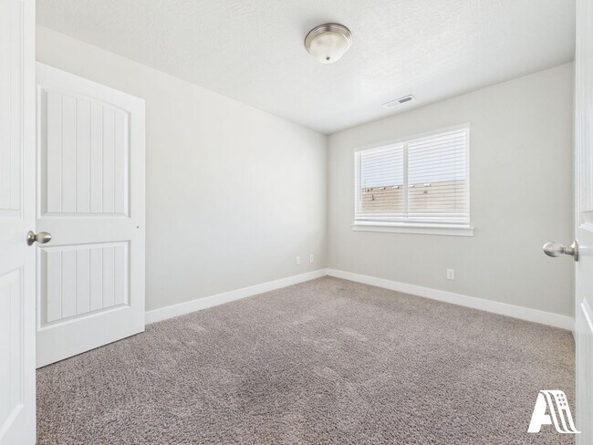 Building Photo - 14447 S Quiet Shade Dr