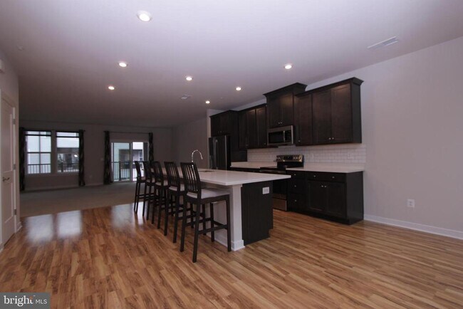 Building Photo - 43808 Middleway Ter