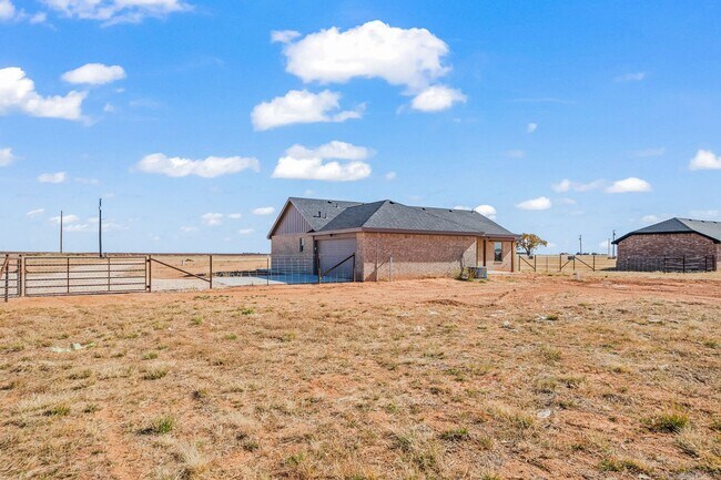 Building Photo - Country Living In Roosevelt ISD!