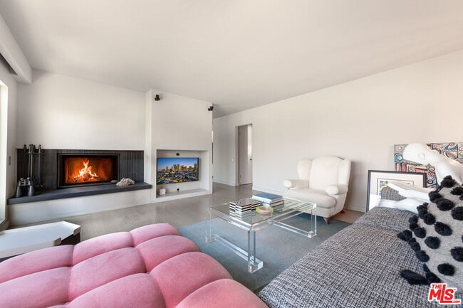 Building Photo - 1860 Lucile Ave