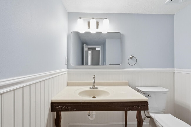 Building Photo - 120 Dyer St