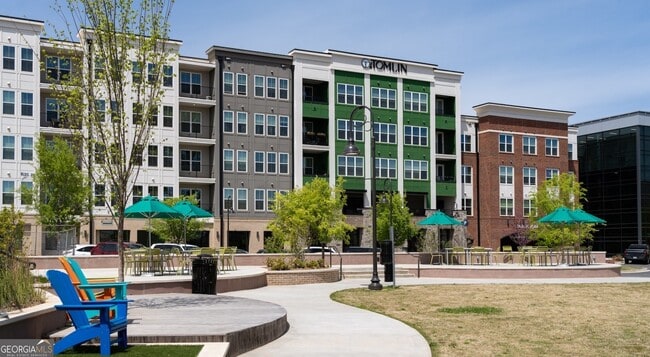 Building Photo - 2250 Oak Rd SW