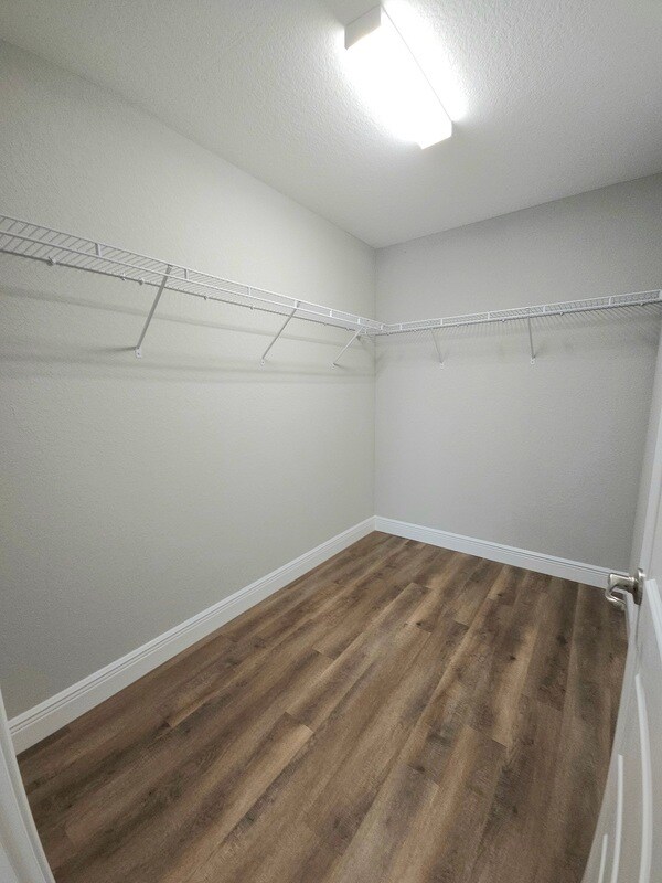 Building Photo - 7244 N Glenridge Cir