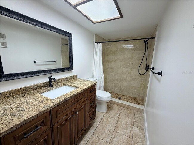 Building Photo - 13602 S Village Dr