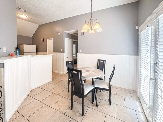 Building Photo - 18579 N Lyford Dr