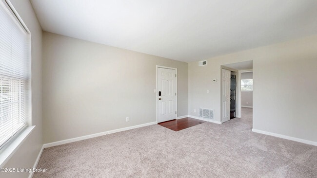 Building Photo - 106 Middletown Square