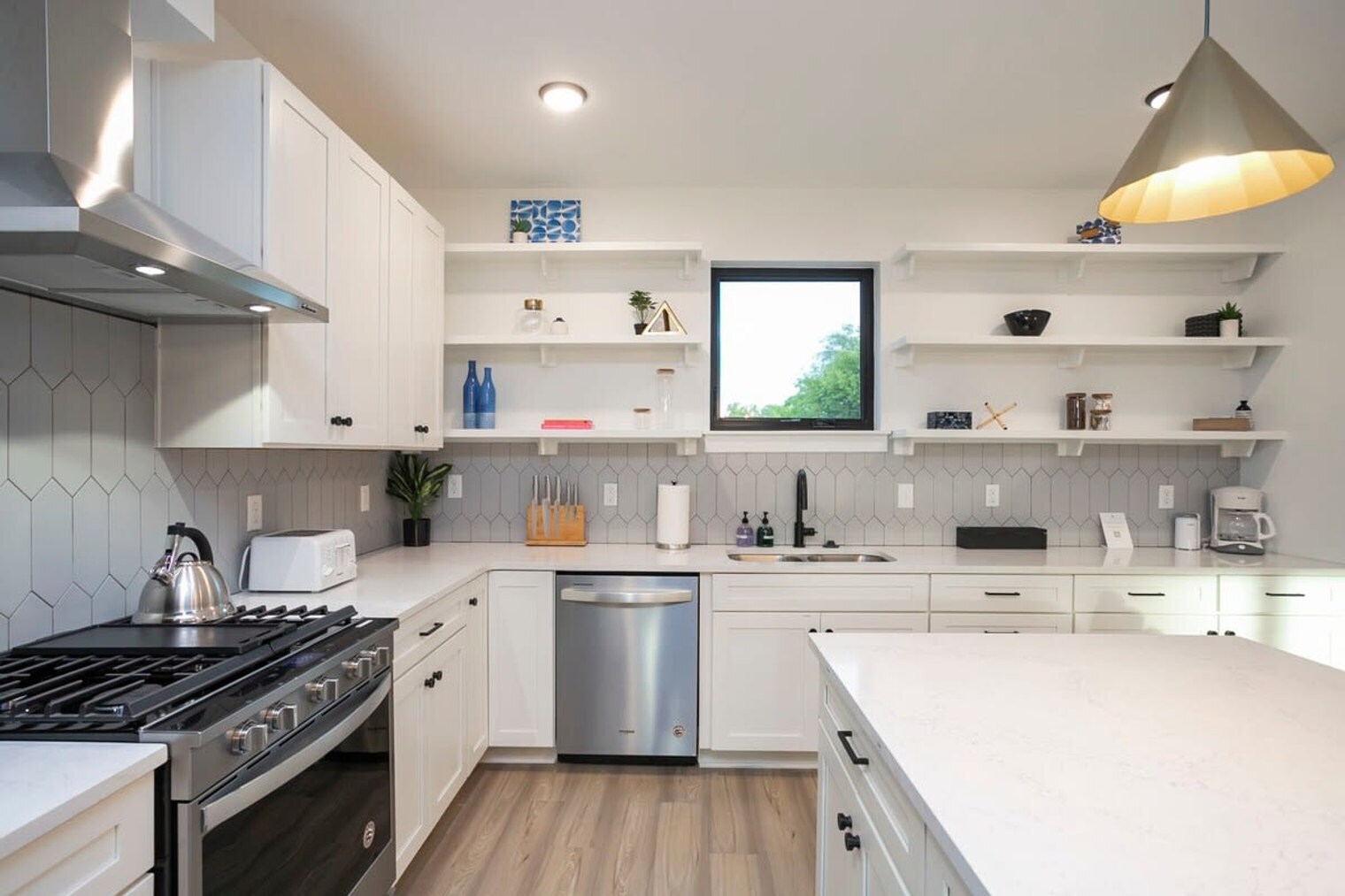 Building Photo - 402 Cleveland St