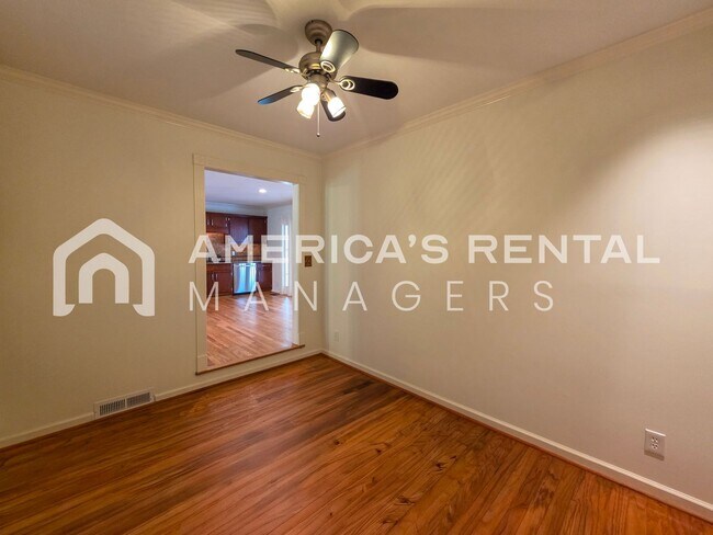 Building Photo - DEPOSIT PENDING! Newly Renovated and Ready for Move In!