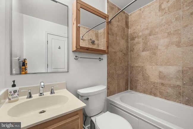 Building Photo - 1106 Columbia Rd NW