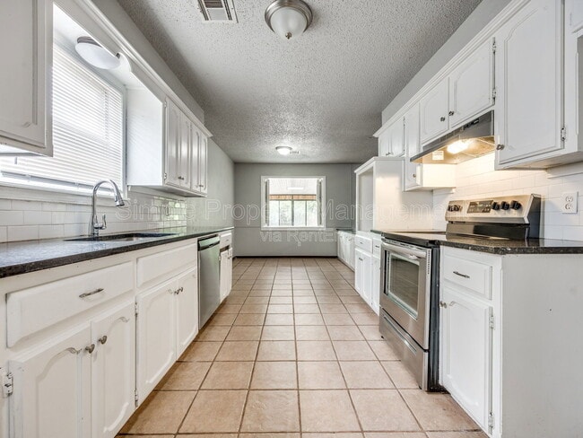 Building Photo - 1706 High Meadows Dr