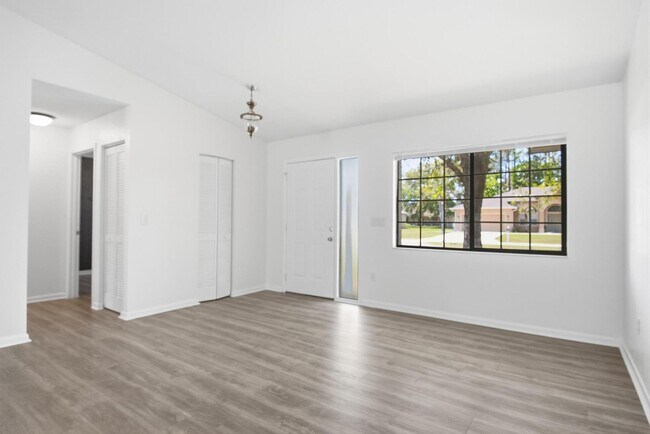 Building Photo - Amazing Pool Home!