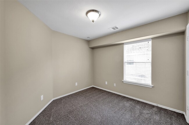 Building Photo - 19 Peach Ridge Pl