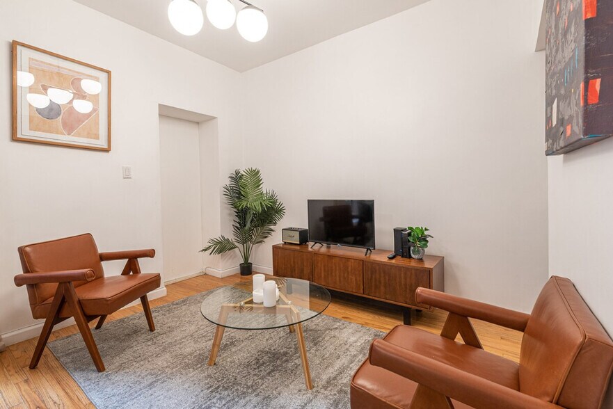 Building Photo - 136 E 57th St