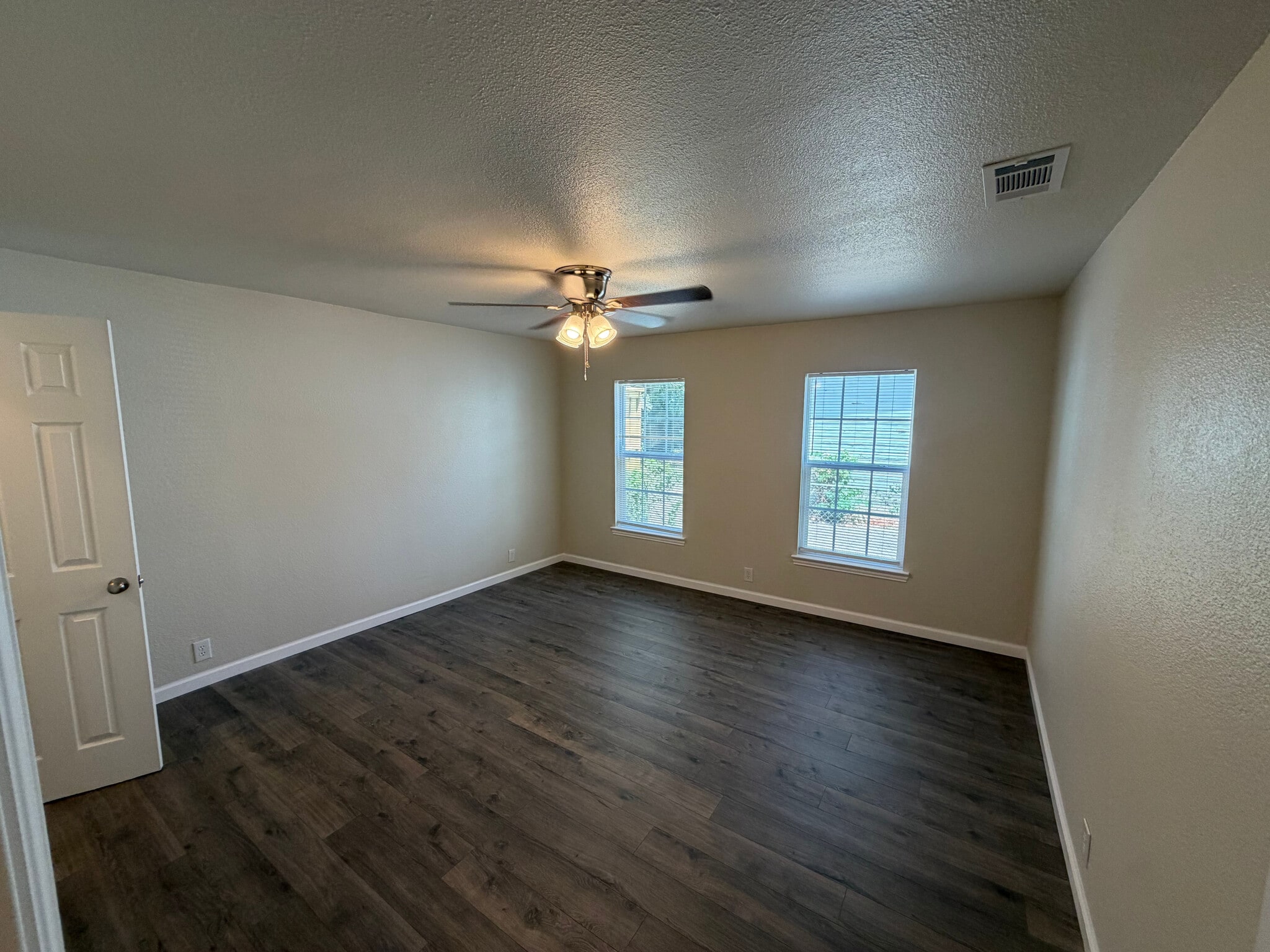 Building Photo - Room in Single Family Home on Houston St