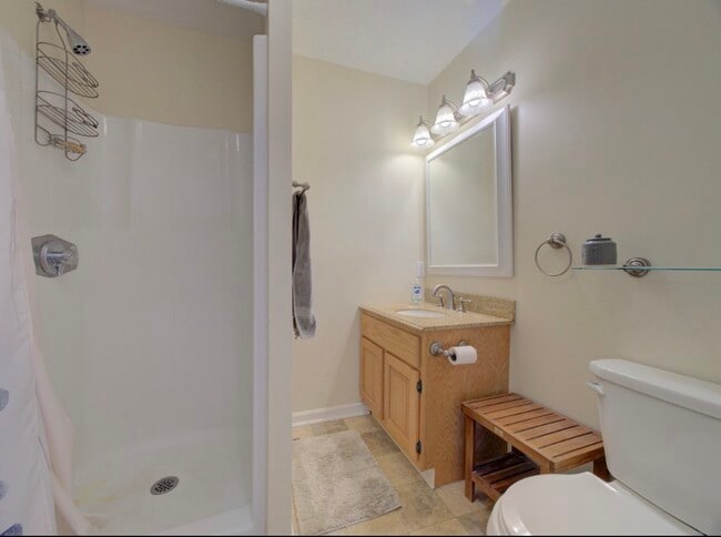 Building Photo - 43 Kingsbury Ln