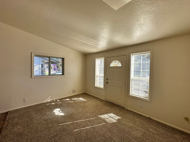Building Photo - 5954a