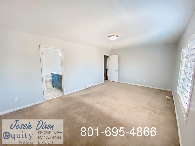 Building Photo - 910 James Cir