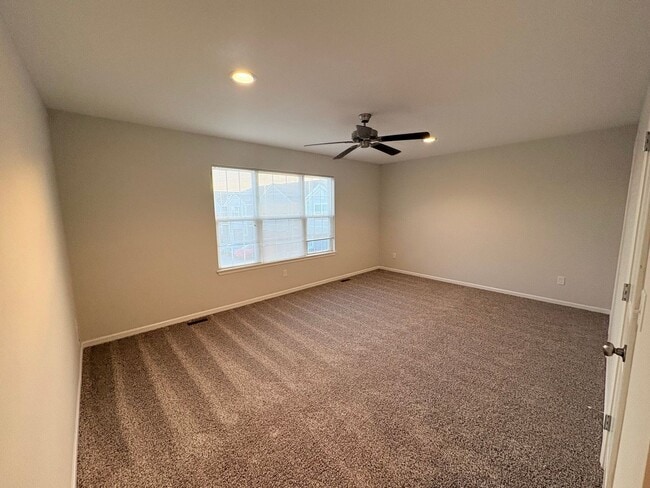 Building Photo - 3 Bedroom | 2.5 Bath | 2-Car Garage in Gra...