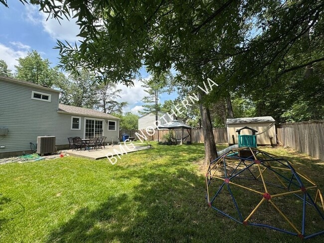 Building Photo - 1304 Dulles Pl