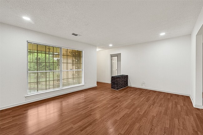 Building Photo - 3317 Le Badie St