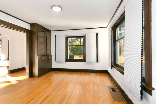 Building Photo - 3 bd 1 bath home