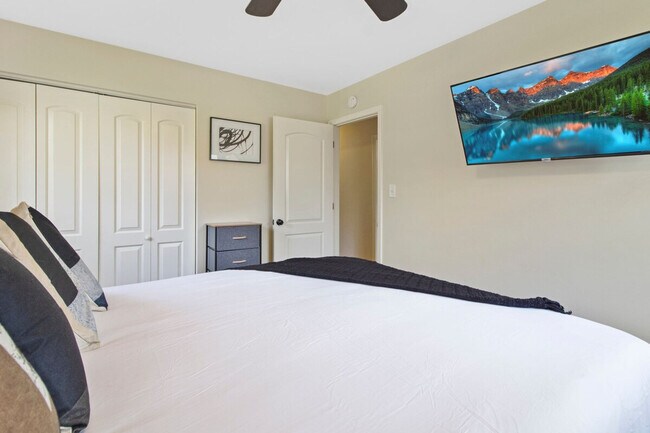 Building Photo - 9471 Sumac Rd