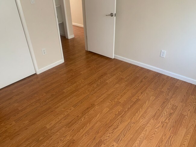 Building Photo - 8400 Persimmon Dr