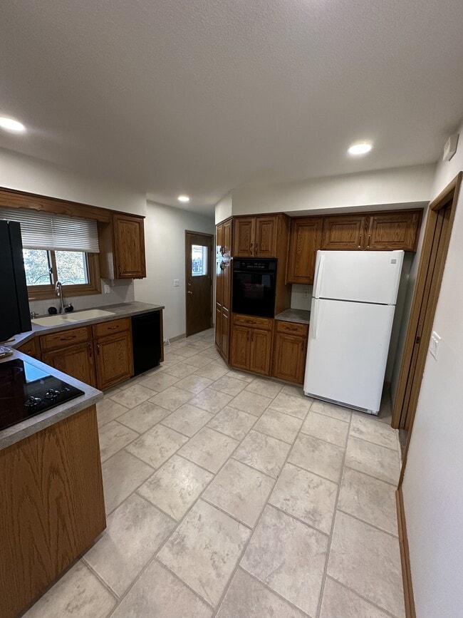 Building Photo - 3207 90th St