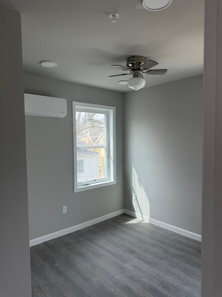 Building Photo - 23 Isham St